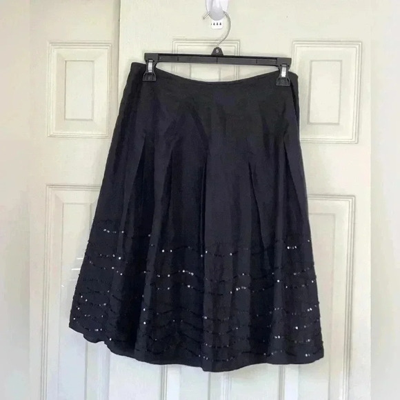 Talbots NWOT 100% Silk Women's Sz 2  Petite Black Sequin Trim Pleated Skirt - Picture 1 of 7